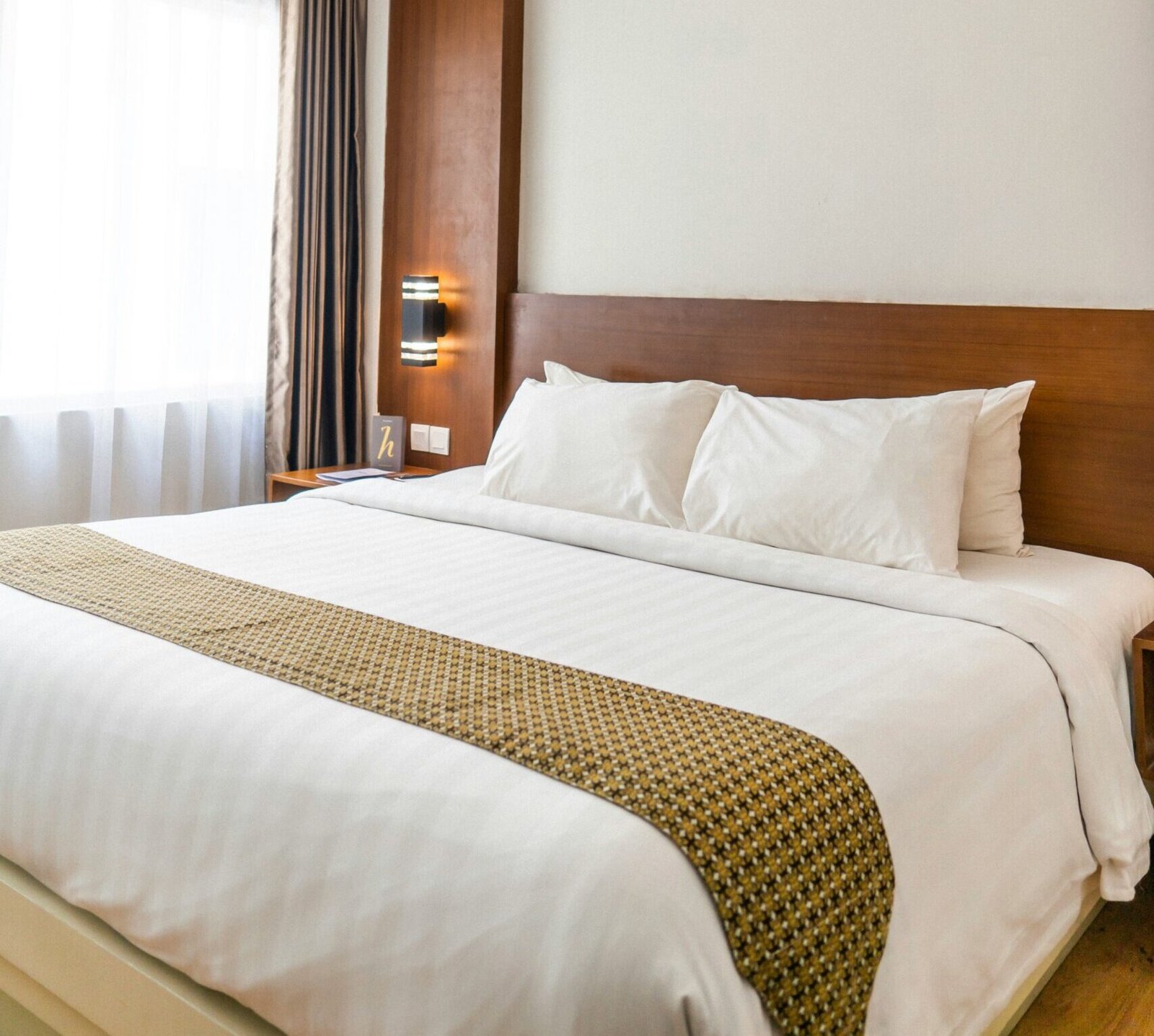 Premium bedroom setting with mattress